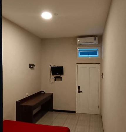 Bromo Family Guest House Kepanjen Exterior photo