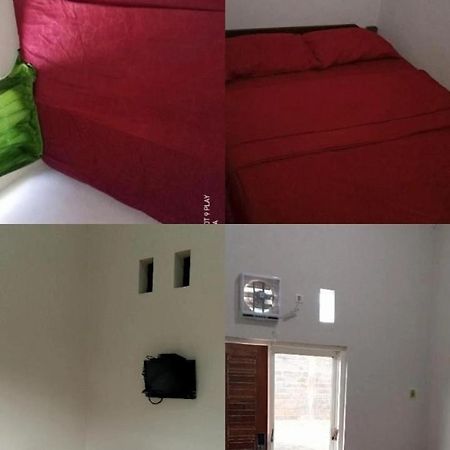 Bromo Family Guest House Kepanjen Exterior photo